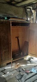 Dřevěná 3-dveřová šatní skříň - 4