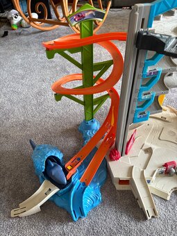 Hot Wheels Mega garáž se žralokem - 4