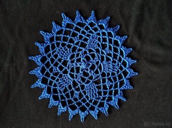 Malé ručně háčkované naškrobené bavlněné dečky - 4