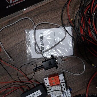 hybridní měnič 6200w s baterií - 4