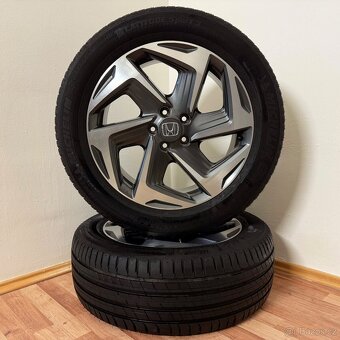 HONDA CR-V 5 5x114,3 R19 ET45+LETNÍ 235/55R19 7,5mm - 4
