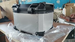 Parádní ALU topcase - NOVÝ - včetně montážní sady .. 45 l - 4