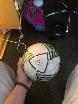 PELOTA NEO SWERVE LIGHTW Nº3 Umbro fotbalový míč - 4
