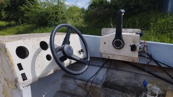 loď motor 60 hp přívěs - 4