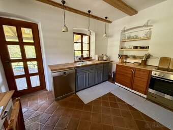 Prodej rodinného domu 200 m2, pozemek 1.207 m2 - 4