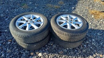 toyota yaris 1.3 vvti 113000 najeto ( krasny stav ) - 4