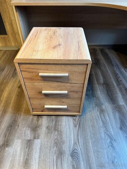 Bytelný kancelářský rohový stůl – TOP stav - 4