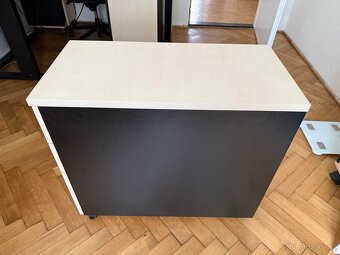 Skříňka na kolečkách - 4