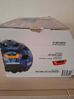 Dětská helma na kolo se zadním světlem - nová - 4