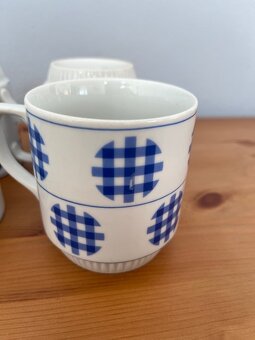 Retro hrnky Royal Dux, takzvané "záplaty" - 4