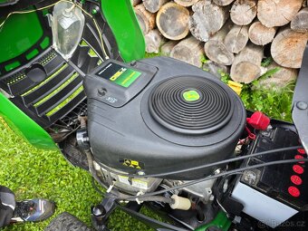 Zahradní traktor John Deere - 4