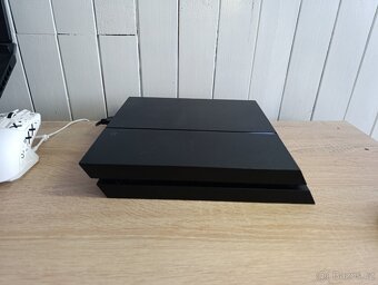 Prodám použitý,plně funkčníPlayStation 4 (500GB) + fifa23 - 4