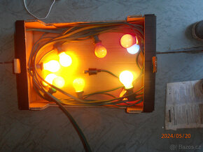 KABEL S BAREVNÝMI ŽÁROVKAMI NA 220 V. - 4