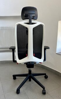 kancelářská židle Herman Miller Vantum Pokar White - 4
