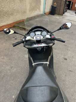 Piaggio x10 125 - 4