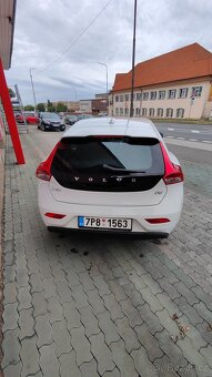 Volvo V40 D2, 84 kW, r. 2015, najeto 95 700 km - 4