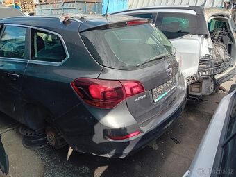 Opel Astra J 1.3 DT ( A13DTE ) 70kW r.2011 šedá Z177 na náhr - 4