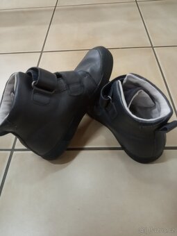 Prodáme dívčí lehkou obuv - 4