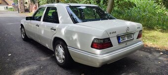 Mercedes Benz 250 - 4