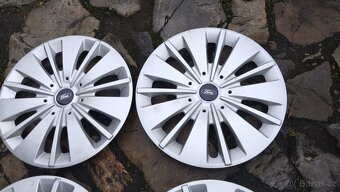 Prodám 4 originál poklice 16 na FORD - 4