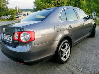 Volkswagen Jetta 2.0 tdi - 4