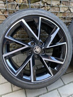 Škoda Octavia 3 alukola Vega 18, letní pneu 225/40 - 4