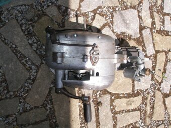 MOTOR JAWA 550/555 - 4