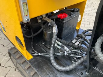 Minibagr 760 kg, diesel, šířka 70 cm, s mimoosým kopáním - 4