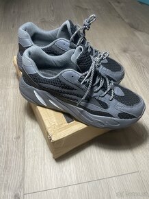 Adidas Yeezy v700 - 4