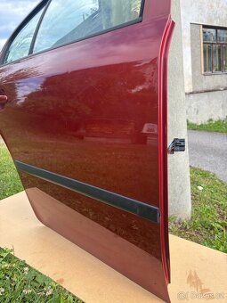 Škoda octavia 1 pravé zadní dveře 9892 - 4