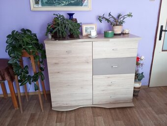 Krásná obývací stěna a komoda - 4