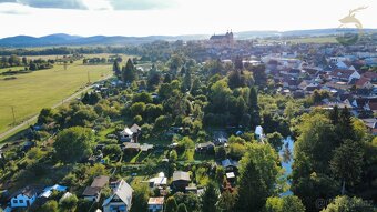 Chata u řeky v Přešticích – klid, příroda a kouzelná zahrada - 4