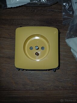 9 Tango zásuvek + 3 trojrámečky barva béžová značka ABB - 4