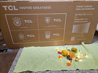 TCL 34R83Q 34" ultrawide monitor - 4