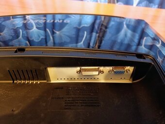 Monitor Samsung 22“ - 4