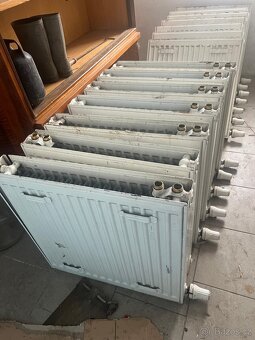 Prodám bílé deskové radiátory – 500 Kč/kus - 4