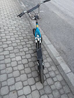Modrá koloběžka - 4