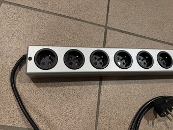 BRENNENSTUHL Super Solid - 8 zásuvek, 2,5 m TOP STAV - 4