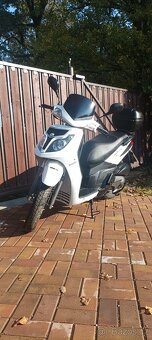 Scooter 125 Benelli - 4