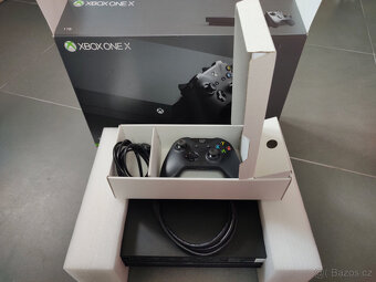 Xbox One X 1TB, ovladač, kabely, originální balení - 4