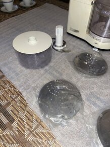 Kuchyňský robot BRAUN 4243 - 4