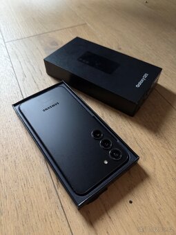 Samsung Galaxy S23 128GB Černý - 4