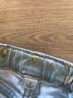 Krásné kytkovane dětské džíny - 4