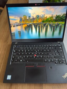 Lenovo ThinkPad T490 - 4