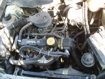 Opel Astra 1.6i r.v. 1996 veškeré náhr. díly - 4