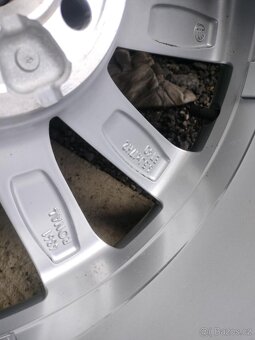 4ks alu disky orig. Škoda 5x100 R17 zanovne pneu 205/55 r17 - 4