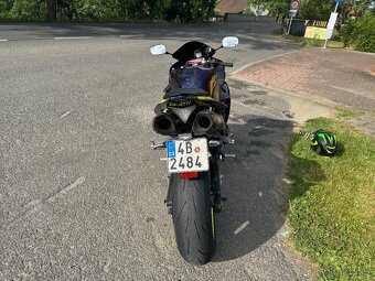 Yamaha YZF R1 - 4