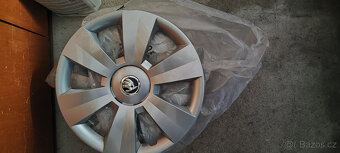 Fabia 3  zimní sada pneu + plechové disky + poklice - 4