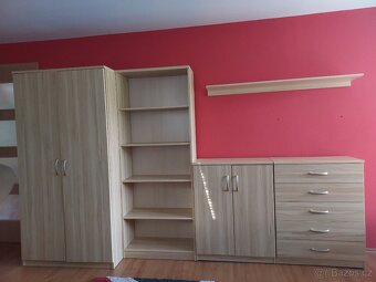 Sestava dětského pokoje včetně postele, skříní, psac. stolu - 4