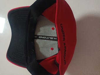 Červená kšiltovka zn. under armour, vel. S/M - nenošena - 4